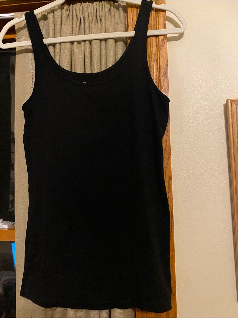 Old Navy Black Scoop Neck Tank Top size M